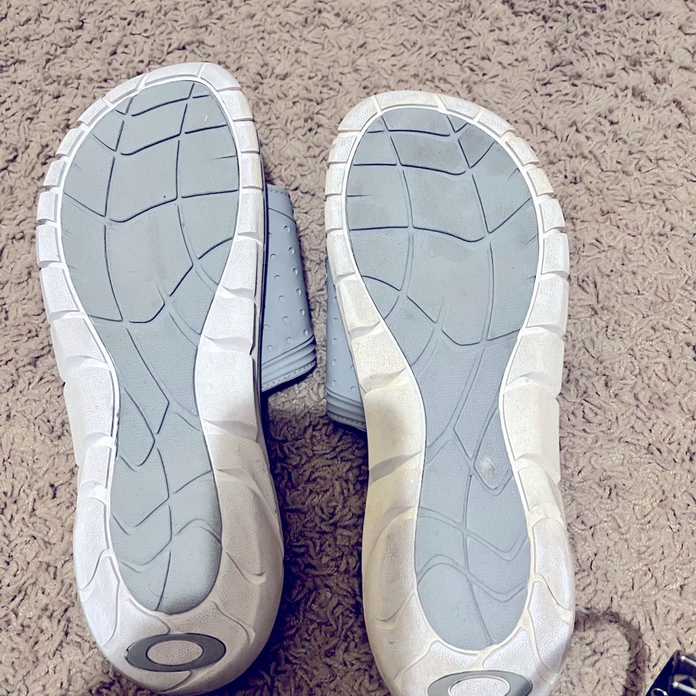 Size 13 Oakley sandals